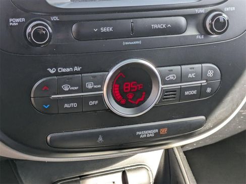 Used 2017 Kia Soul + image 19