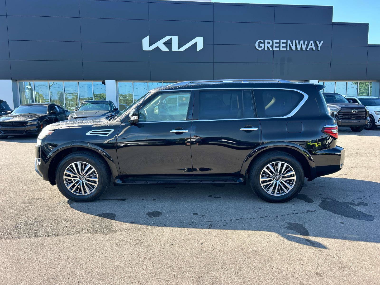 Used 2023 Nissan Armada SL w/ Captain's Chairs Package RWD image 6