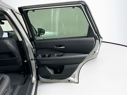 Used 2025 Nissan Pathfinder SL AWD/4WD image 31