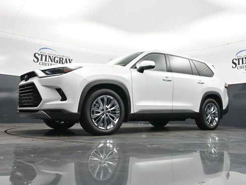 Used 2025 Toyota Grand Highlander AWD image 19