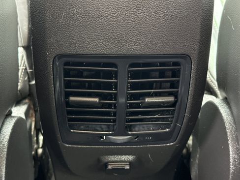 Used 2019 Ford Escape SE image 16