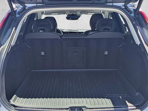 Used 2021 Volvo XC60 T5 Momentum w/ Protection Package Premier FWD image 6