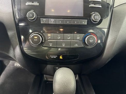Used 2015 Nissan Rogue S FWD image 23