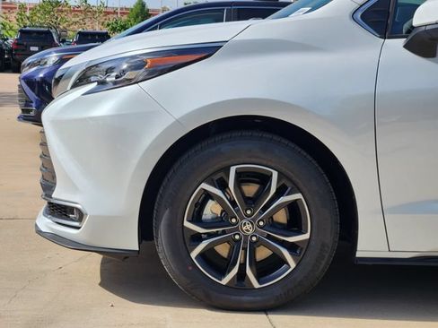 New 2026 Toyota Sienna Platinum AWD/4WD image 6