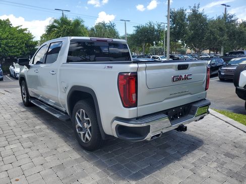 Used 2022 GMC Sierra 1500 SLT w/ SLT Premium Plus Package AWD/4WD image 4