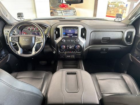 Used 2019 Chevrolet Silverado 1500 LT Trail Boss AWD/4WD image 16