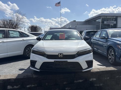 Used 2024 Honda Civic Sport image 3