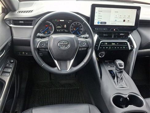Used 2024 Toyota Venza Nightshade image 11