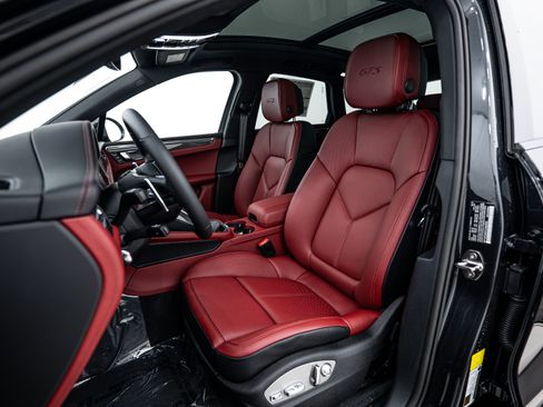 New 2026 Porsche Macan GTS image 5