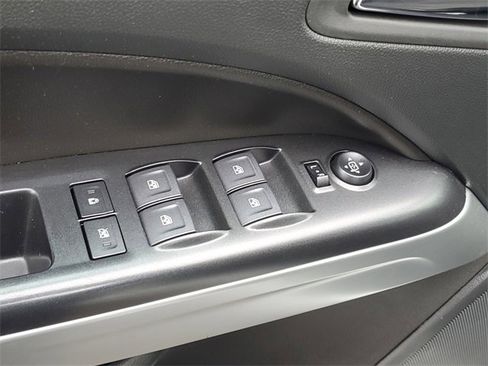 Certified 2022 Chevrolet Colorado LT w/ LT Convenience Package image 17