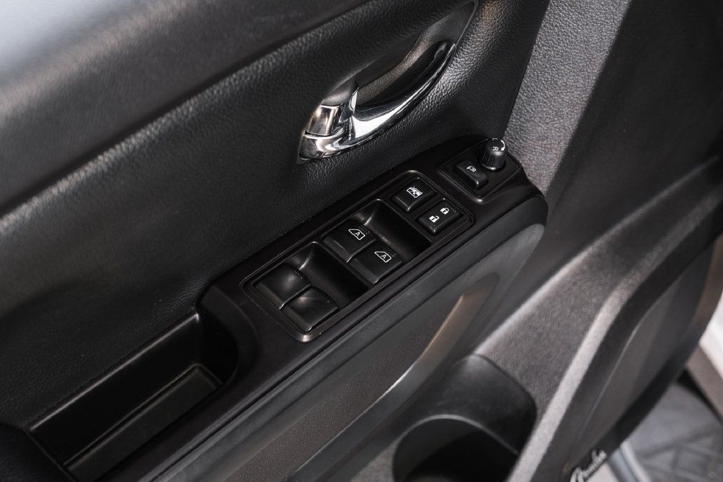 Used 2019 Nissan Titan SL w/ Midnight Edition RWD image 47