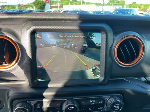 Used 2022 Jeep Gladiator Mojave w/ LED Lighting Group AWD/4WD image 17
