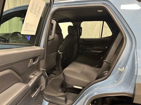 Used 2025 Toyota 4Runner SR5 AWD/4WD image 40