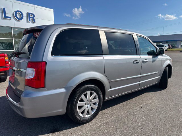 Used 2015 Chrysler Town & Country Touring FWD image 20