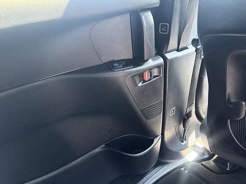 Used 2025 Chrysler Pacifica Select FWD image 25