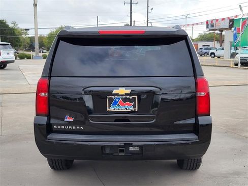 Used 2018 Chevrolet Suburban LT image 6