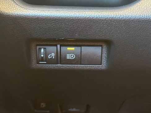 Used 2025 Toyota RAV4 XLE AWD/4WD image 31