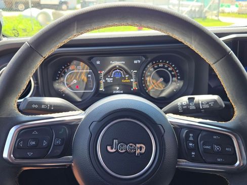 Used 2024 Jeep Wrangler Unlimited Sahara w/ Technology Group AWD/4WD image 31