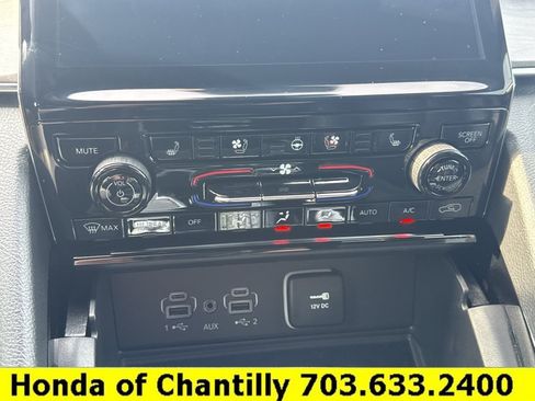 Used 2024 Jeep Grand Cherokee L Overland w/ Luxury Tech Group IV AWD/4WD image 16