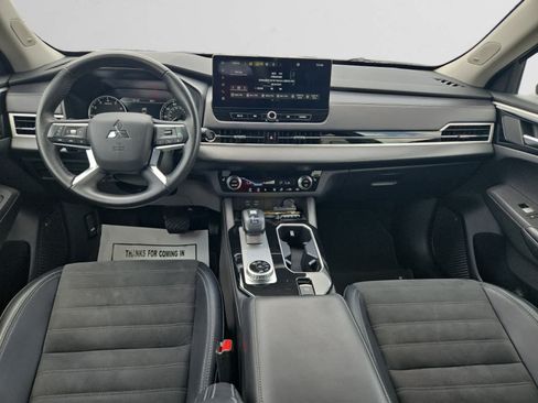Used 2025 Mitsubishi Outlander SE AWD/4WD image 10