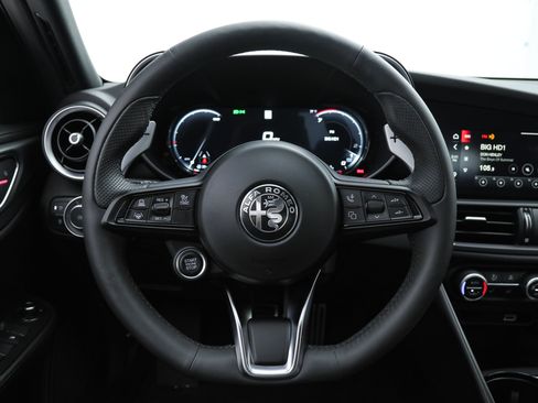New 2025 Alfa Romeo Giulia w/ Driving Assist Package RWD image 17