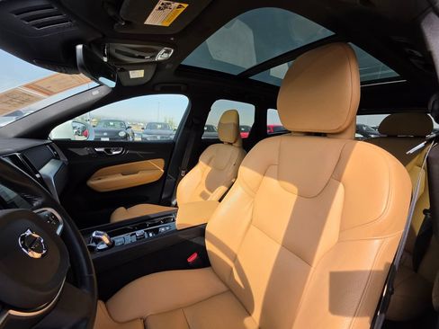Used 2019 Volvo XC60 T8 Momentum w/ Premium Package AWD/4WD image 18