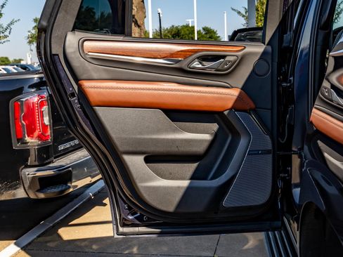Used 2023 GMC Yukon Denali Ultimate AWD/4WD image 38