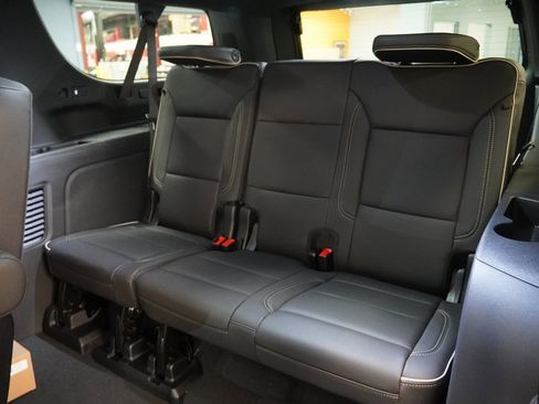 New 2025 Chevrolet Suburban Premier image 24