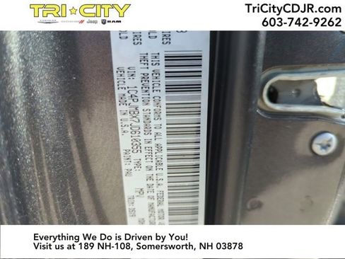 Used 2018 Jeep Cherokee Trailhawk w/ Cold Weather Group image 35