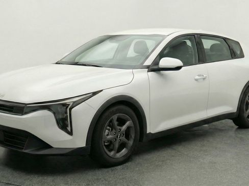 Used 2025 Kia K4 FWD image 3