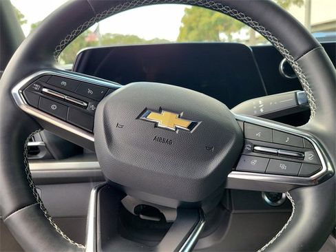 Used 2025 Chevrolet Traverse LT image 21