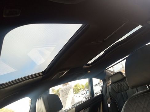 Used 2022 BMW 750i xDrive w/ Autobahn Package image 19