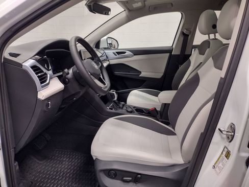 New 2025 Volkswagen Taos SE image 21