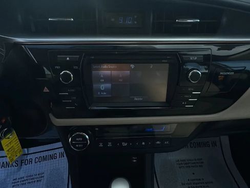 Used 2015 Toyota Corolla LE FWD image 17