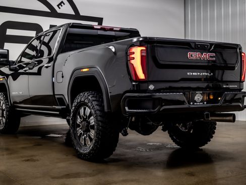 Used 2024 GMC Sierra 3500 Denali w/ Denali Reserve Package AWD/4WD image 33