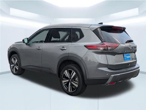 Used 2026 Nissan Rogue SL AWD/4WD image 3