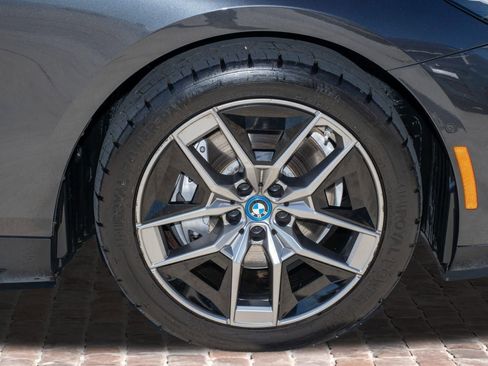 Used 2025 BMW i5 eDrive40i RWD image 39