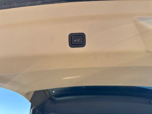 Used 2024 Cadillac Escalade Premium Luxury AWD/4WD image 15