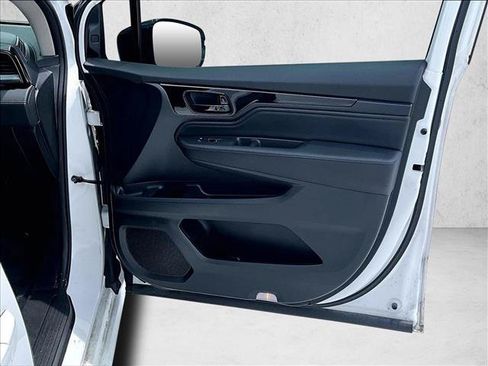 Used 2025 Honda Odyssey Elite image 19