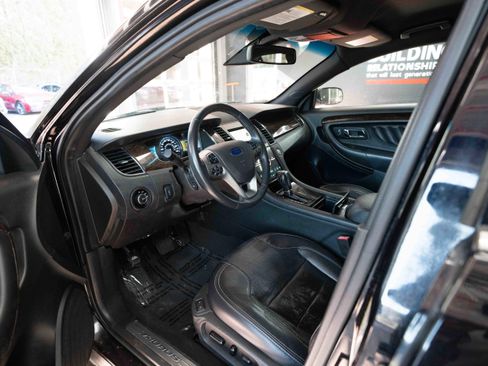 Used 2019 Ford Taurus Limited image 8