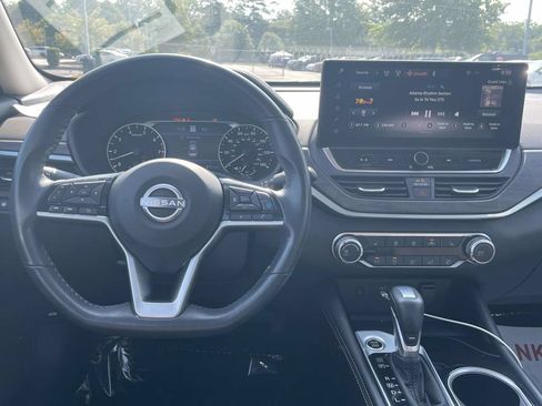 Used 2023 Nissan Altima 2.5 SV w/ SV Premium Package AWD/4WD image 13