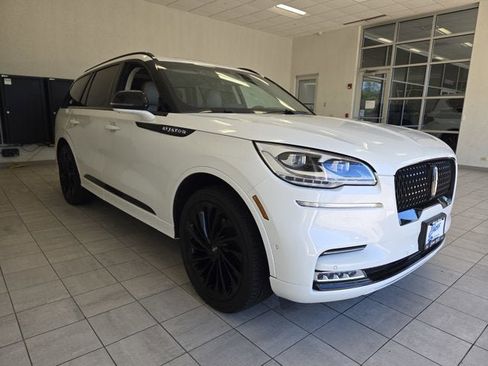 Used 2023 Lincoln Aviator Reserve w/ Equipment Group 201A AWD/4WD image 3
