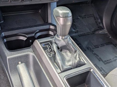 Used 2019 Toyota Tacoma TRD Off-Road w/ Technology Package AWD/4WD image 13
