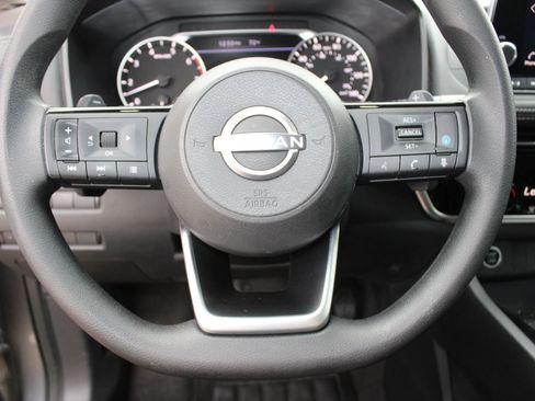Used 2022 Nissan Rogue SV image 11