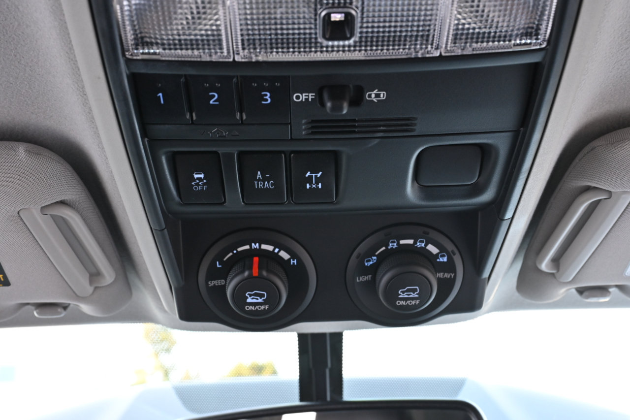 Used 2018 Toyota 4Runner TRD Off-Road Premium AWD/4WD image 22