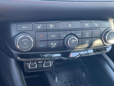 Certified 2025 Dodge Durango R/T AWD/4WD image 11