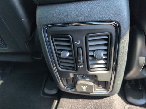 Used 2022 Jeep Grand Cherokee Limited w/ Trailer Tow Group IV image 14