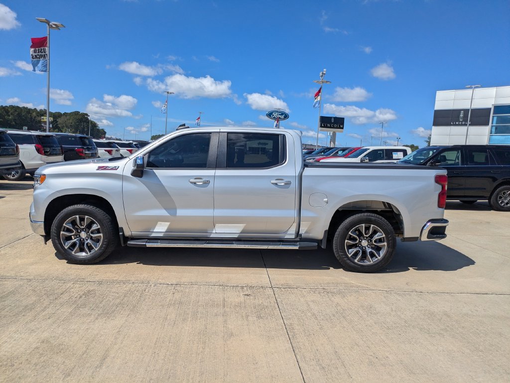 Used 2022 Chevrolet Silverado 1500 LT w/ Z71 Off-Road Package AWD/4WD image 2