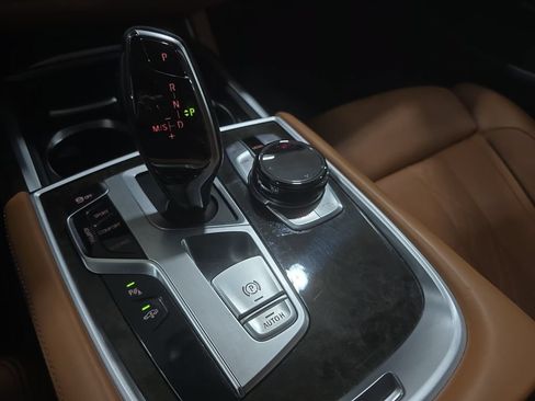 Used 2018 BMW 740i RWD image 20