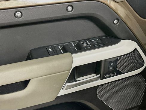 Used 2024 Land Rover Defender 110 SE AWD/4WD image 19